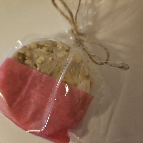 Oatmeal and Lavender bar soap - Picture 2 of 2